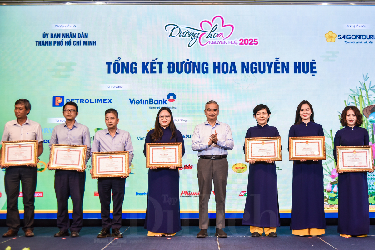 Đường hoa Tết Ất Tỵ 2025 - Dấu ấn sáng tạo, lan tỏa giá trị văn hóa Tết Việt - 9