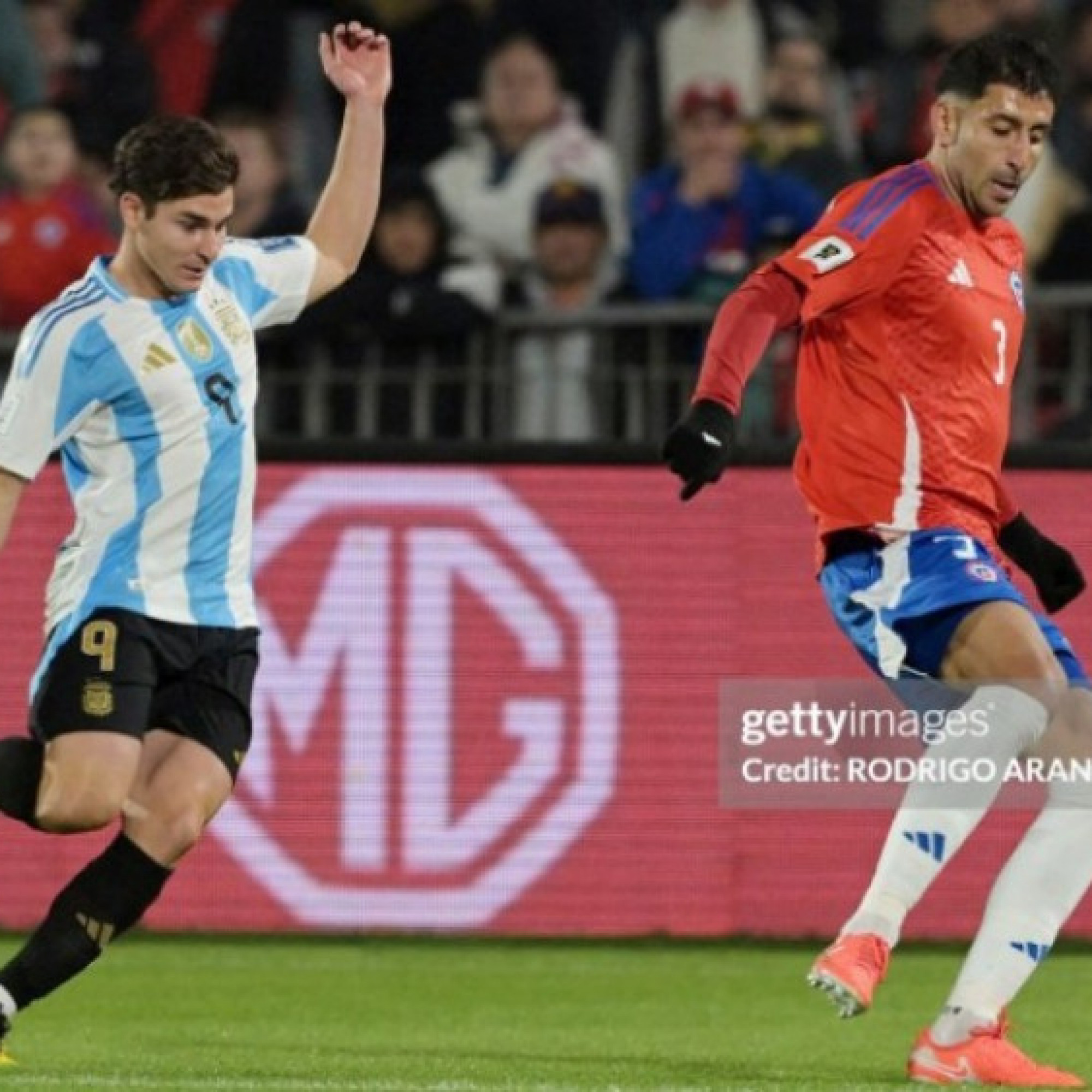  - Video bóng đá Chile - Argentina: Alvarez tỏa sáng (Vòng loại World Cup)