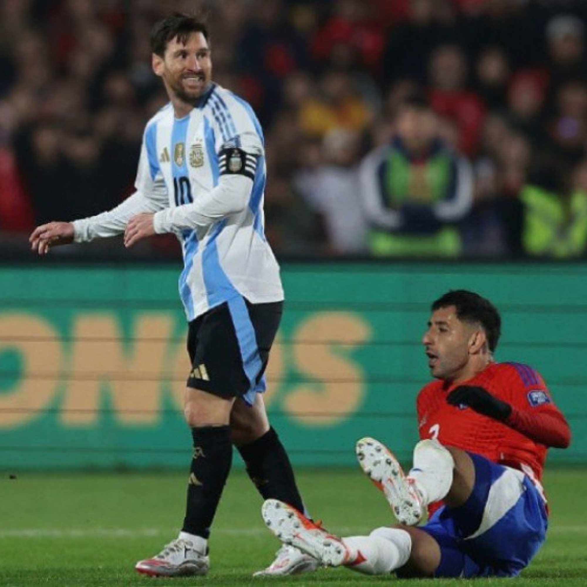  - Video bóng đá Chile - Argentina: Niềm vui đến sớm, Messi ghi dấu ấn (Vòng loại World Cup)