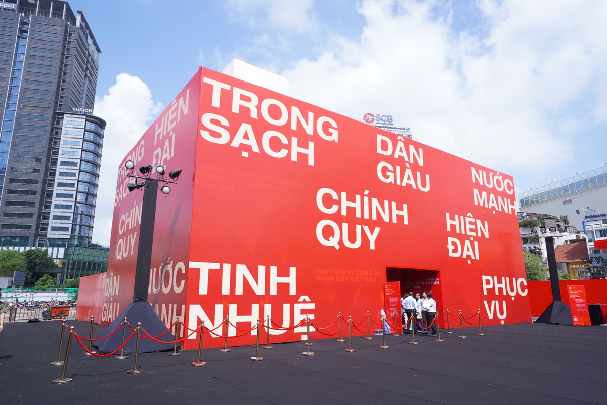 nguoi dan hao hung trai nghiem cac hoat dong tai 'vinh quang cong an nhan dan' - 4