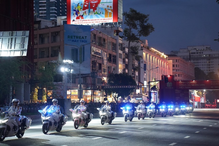 nguoi dan ‘nghet tho’ truoc man dien tap bao ve nguyen thu - 7
