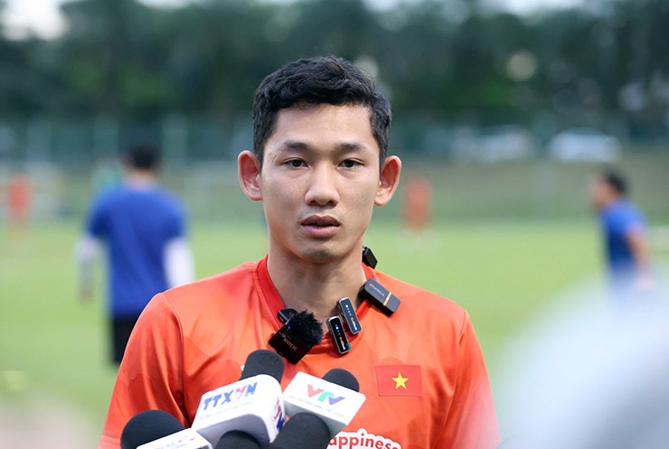 ĐT Việt Nam tập buổi đầu ở Malaysia, Hai Long nói điều đặc biệt trước "chung kết" - 2
