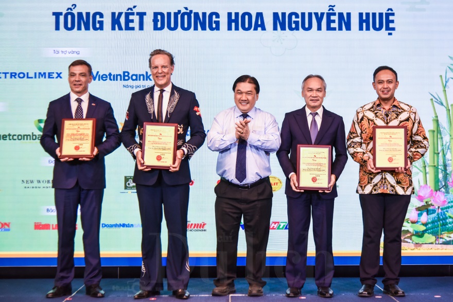 Đường hoa Tết Ất Tỵ 2025 - Dấu ấn sáng tạo, lan tỏa giá trị văn hóa Tết Việt - 7