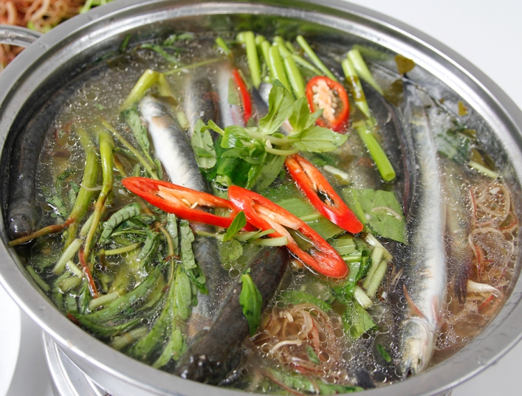 Tháng 6 thành phố vào mưa, có gì hơn nồi lẩu cá kèo?