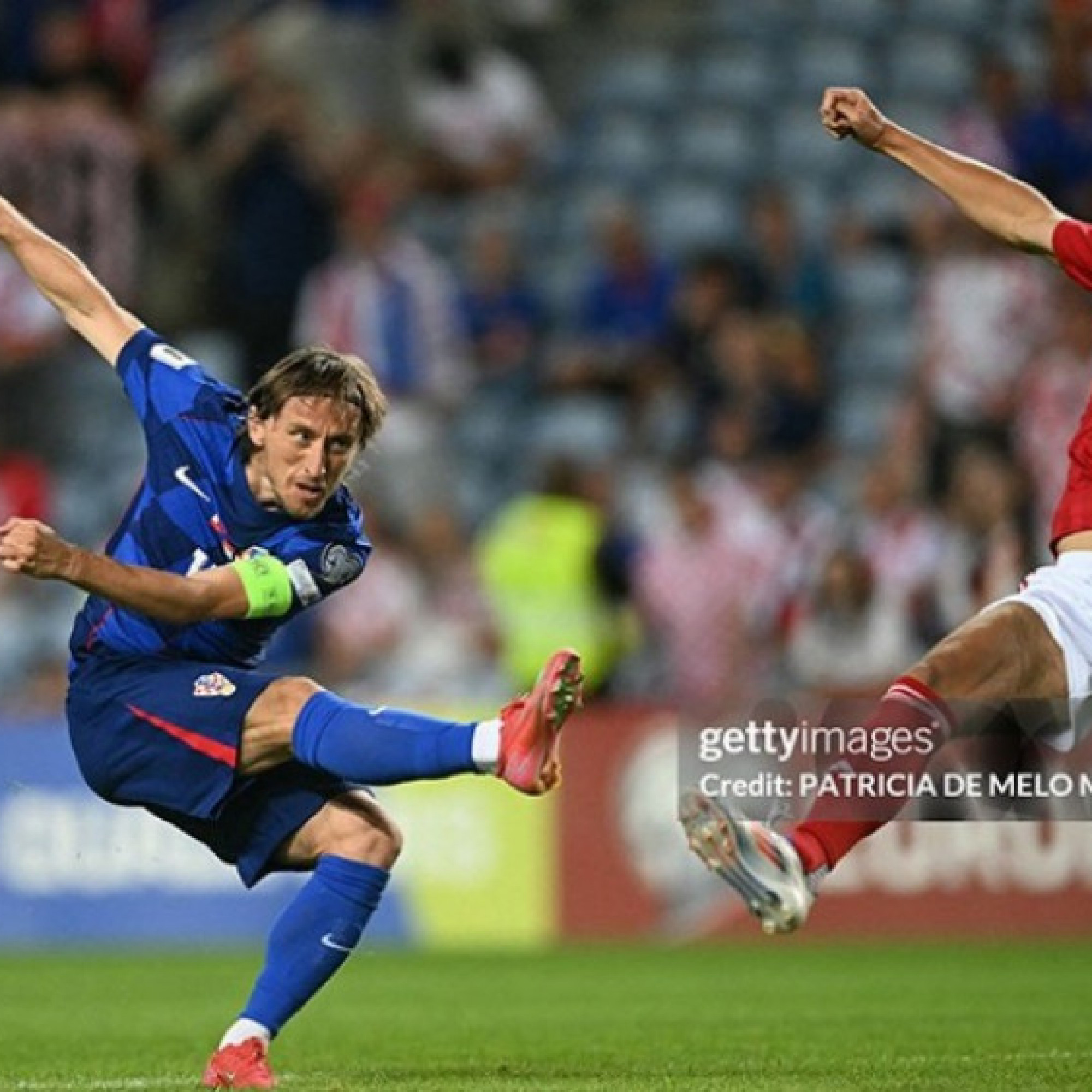  - Croatia của Modric thắng "set tennis", áp sát ngôi đầu đua vé World Cup