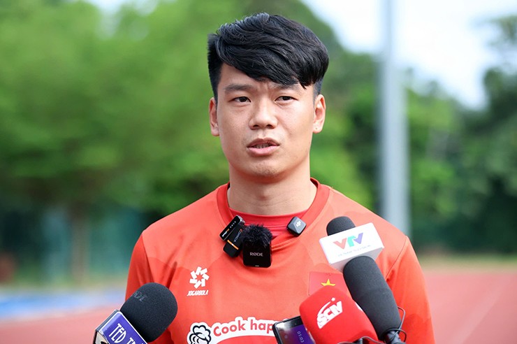 Trung vệ "thép" của ĐT Việt Nam cảnh giác với cầu thủ nhập tịch Malaysia - 2
