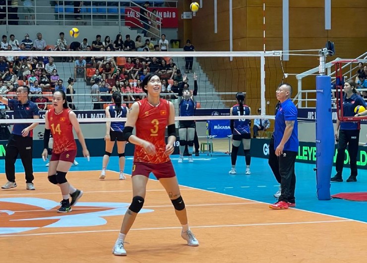 ĐT bóng chuyền nữ Việt Nam thắng dễ Hong Kong (TQ), thị uy sức mạnh trận ra quân - 1