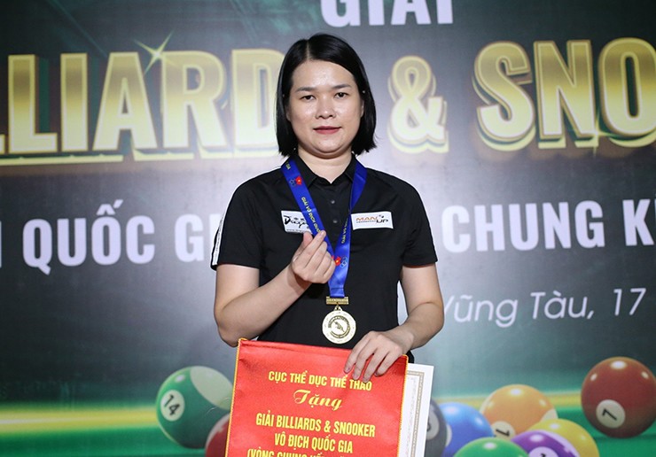 Ngỡ ngàng “nữ hoàng” bi-a pool Bùi Xuân Vàng thi carom 3 băng, vào top 8 giải quốc gia - 1