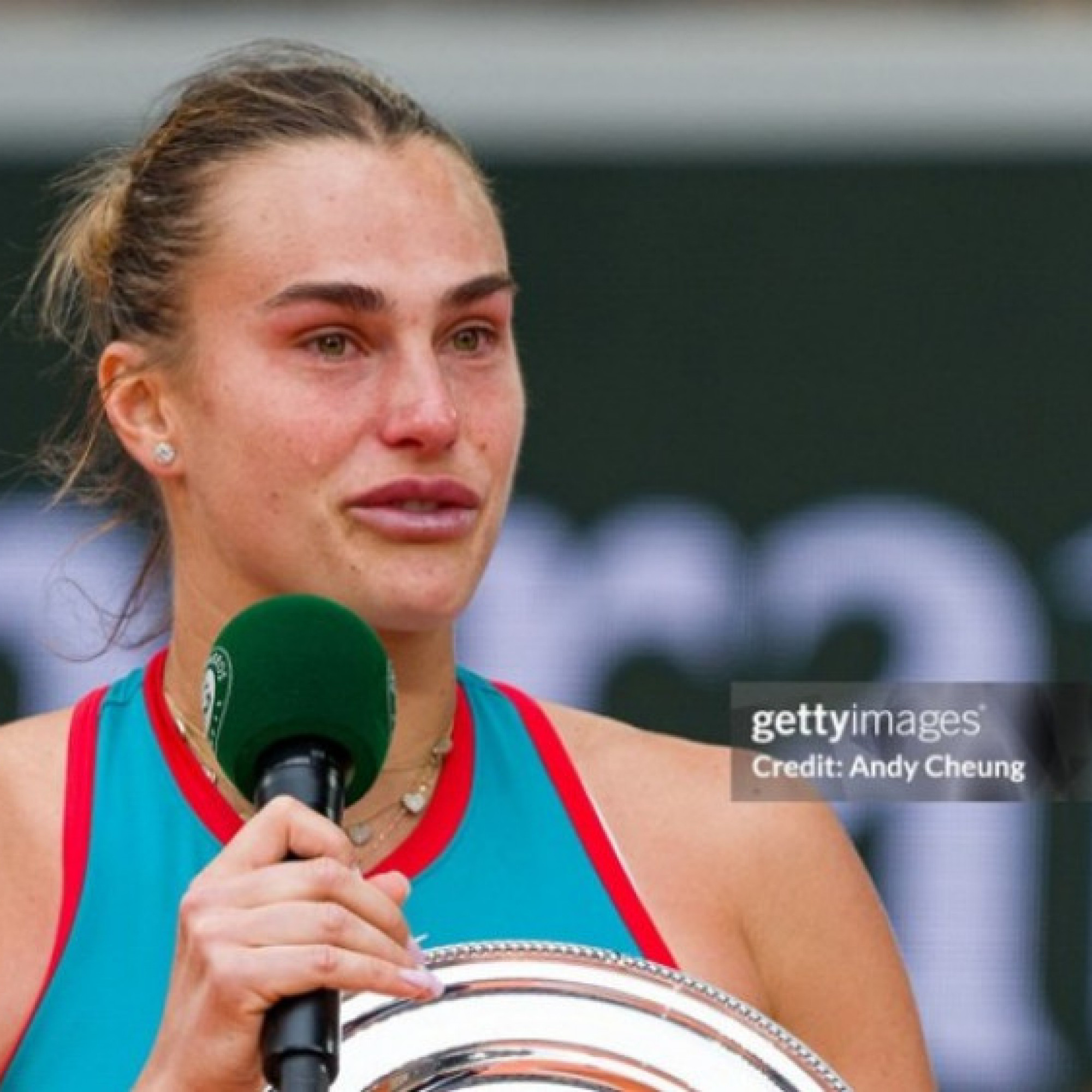  - Sabalenka thua chung kết Roland Garros, bị chỉ trích vì thiếu tôn trọng Coco Gauff