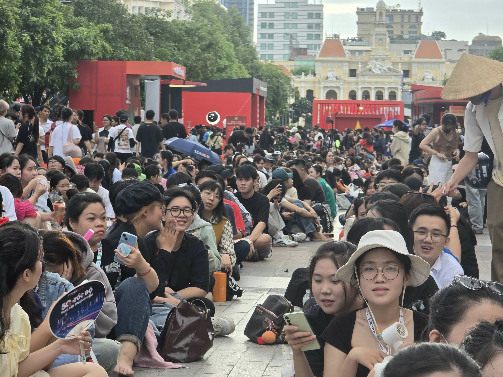xep hang dai de chay het minh cung gala vinh quang cong an nhan dan viet nam - 1