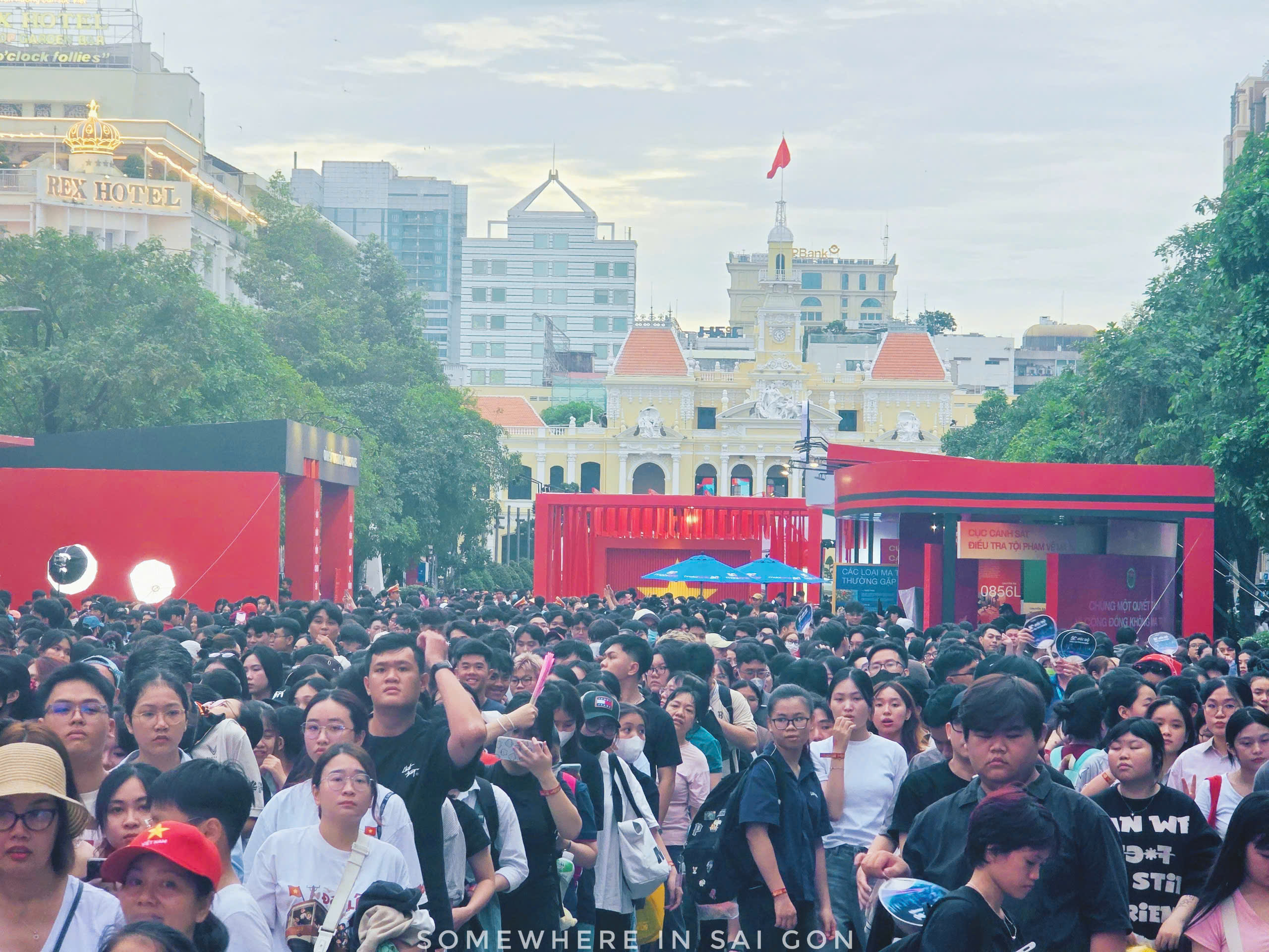xep hang dai de chay het minh cung gala vinh quang cong an nhan dan viet nam - 10