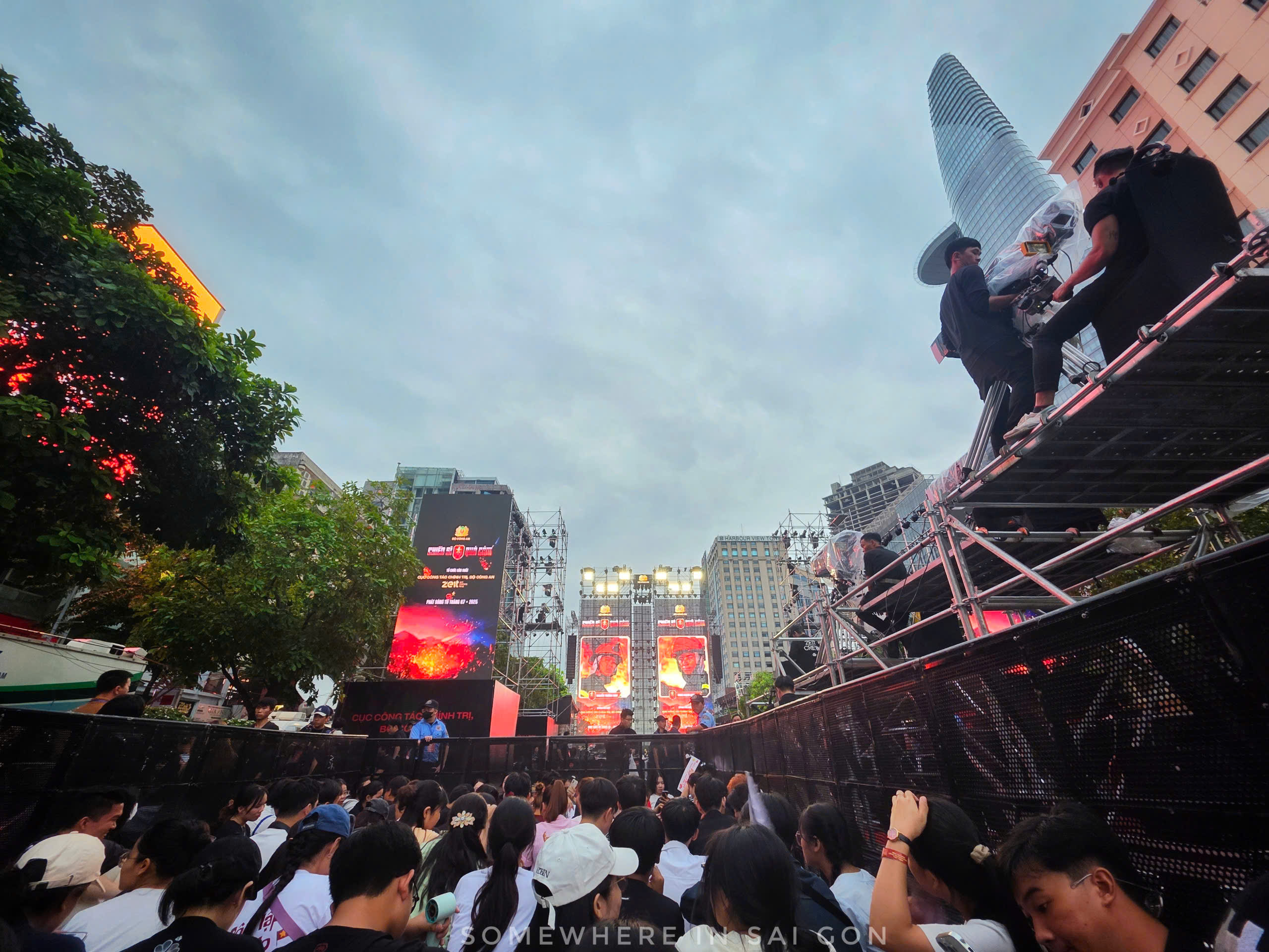 xep hang dai de chay het minh cung gala vinh quang cong an nhan dan viet nam - 13