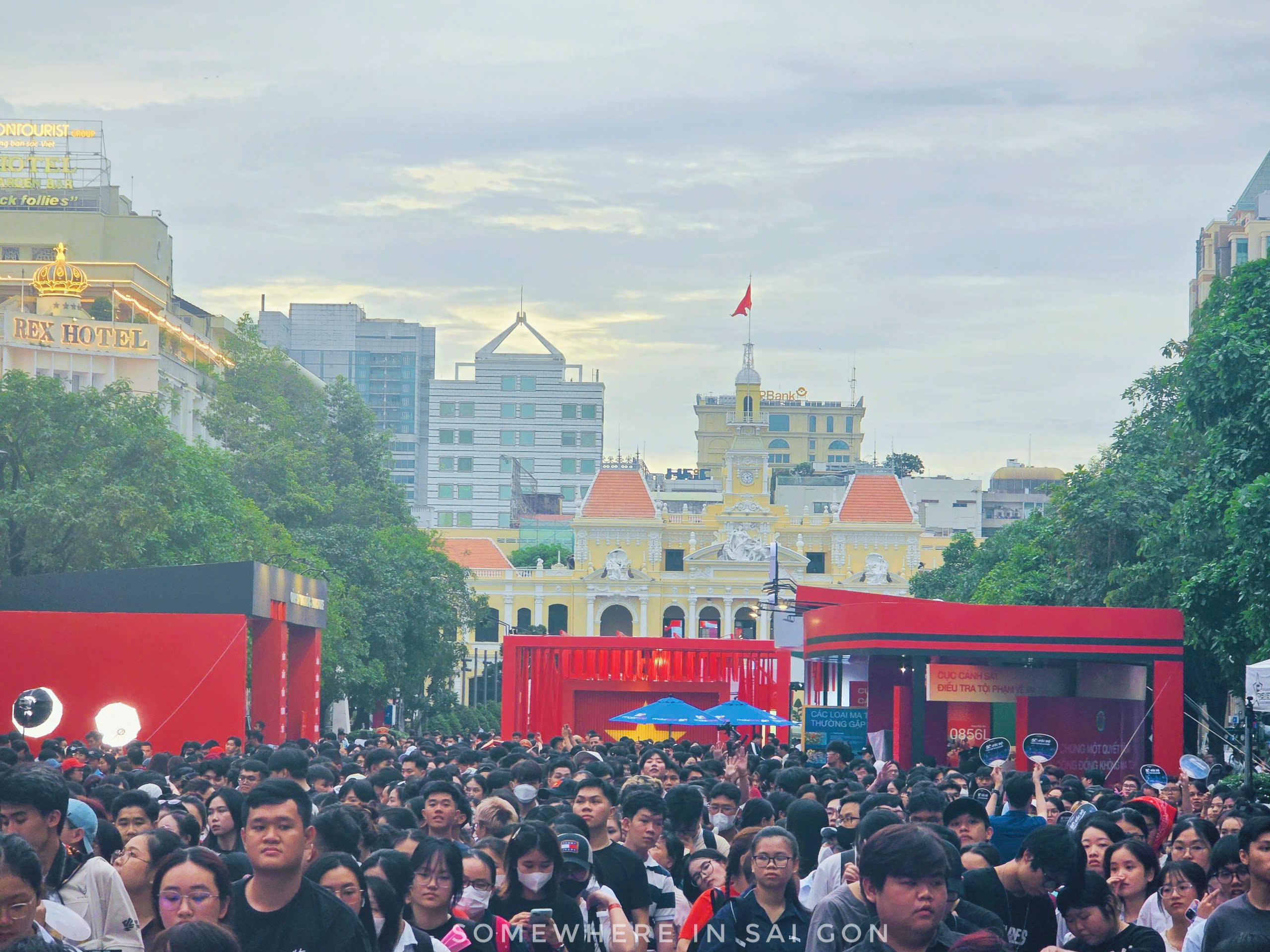 xep hang dai de chay het minh cung gala vinh quang cong an nhan dan viet nam - 8
