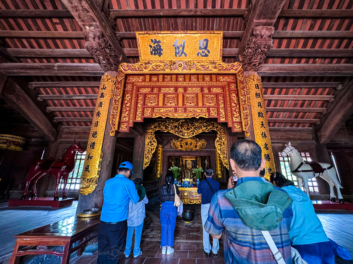 Chốn linh thiêng giao hòa đất trời - 12