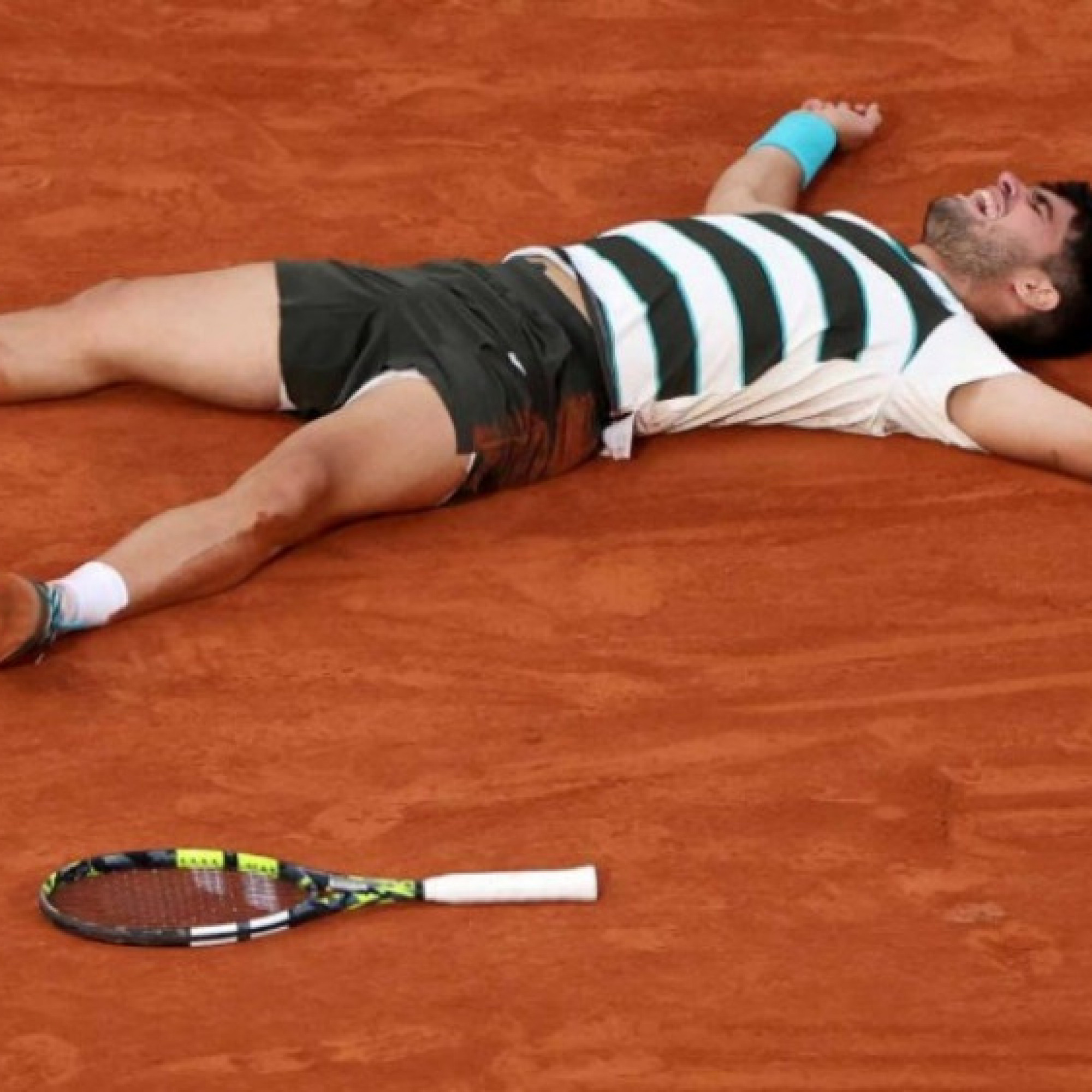  - Alcaraz vô địch Roland Garros: Bất ngờ cảm ơn đối thủ, Sinner tiếc nuối