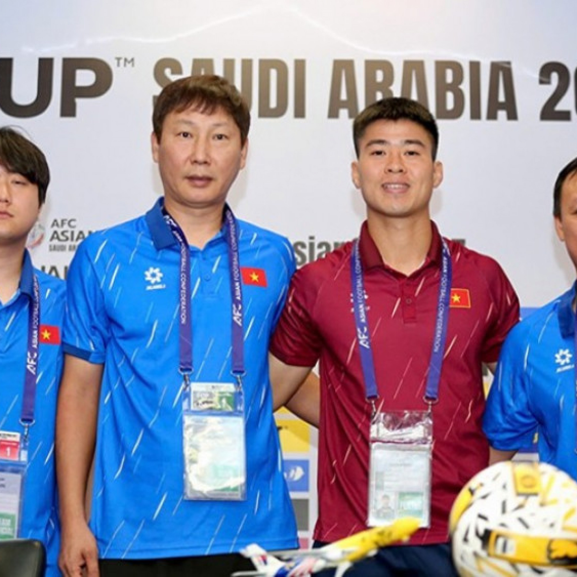  - Họp báo Việt Nam đấu Malaysia: Thầy Kim nói về trận thắng MU, không ngại dàn sao nhập tịch