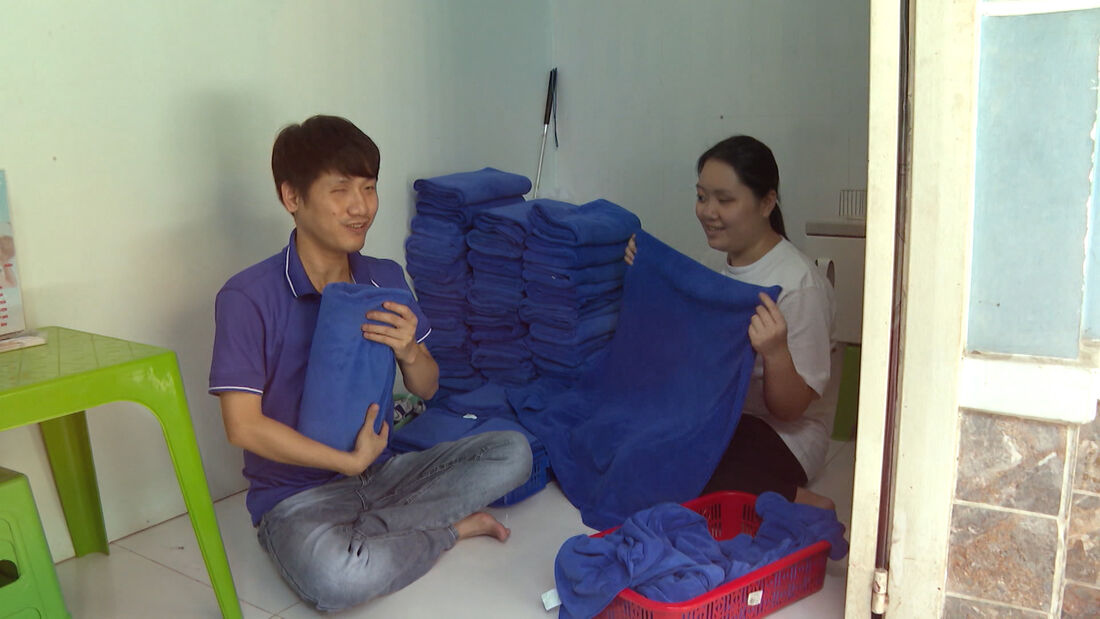 Thần Tài Gõ Cửa: Cặp vợ chồng khiếm thị nuôi giấc mơ với tiệm massage nhỏ giữa lòng thành phố - 1