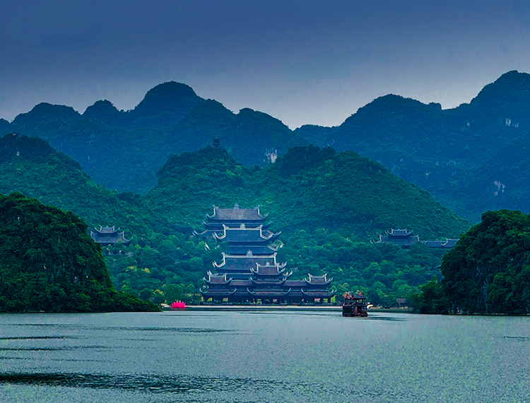 Chốn linh thiêng giao hòa đất trời
