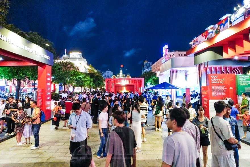 Khúc hát vinh quang giữa lòng TP mang tên Bác khép lại đêm gala đầy cảm xúc - 16