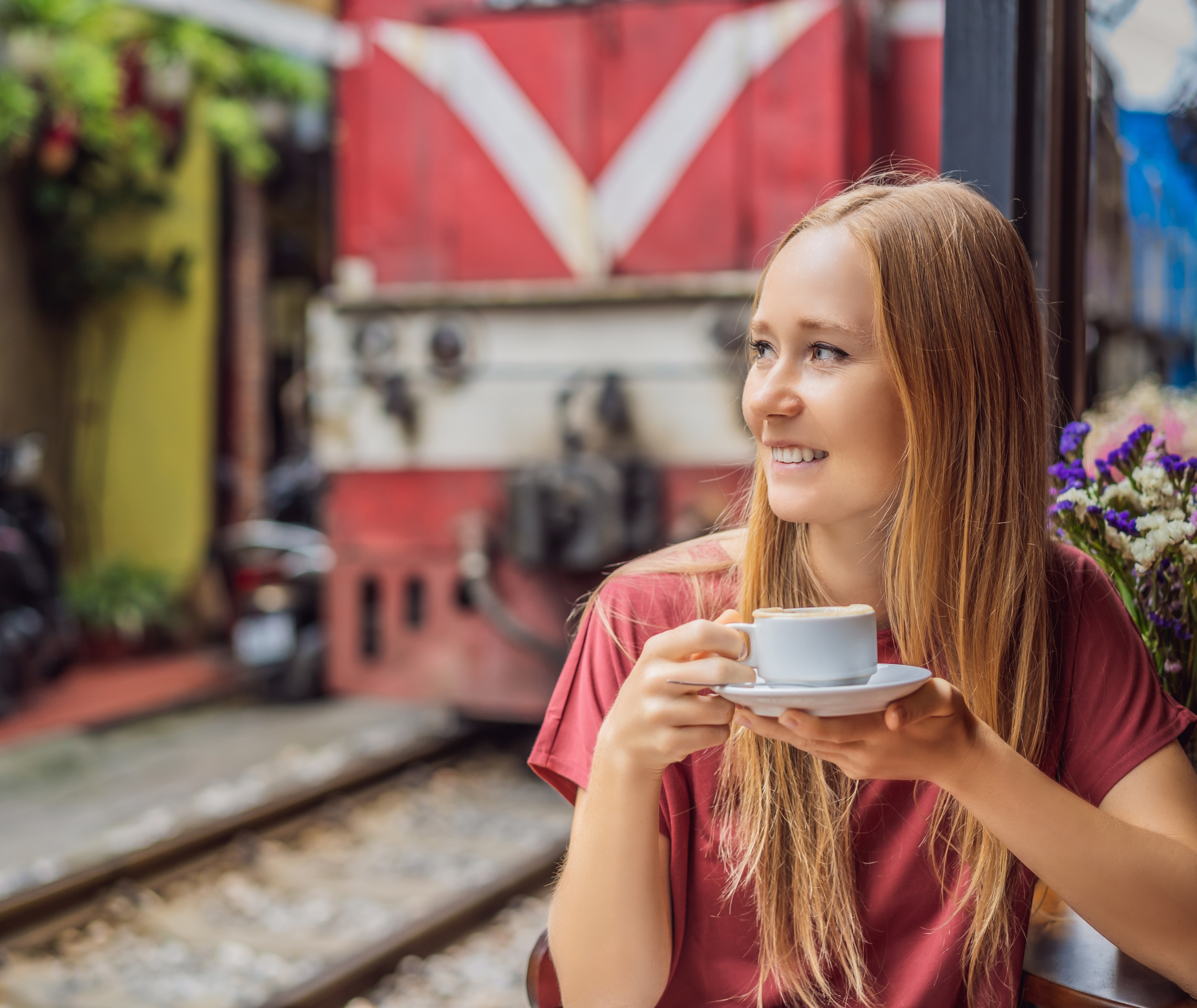 Phố cà phê đường tàu Hà Nội và góc nhìn trái chiều của du khách quốc tế - 2