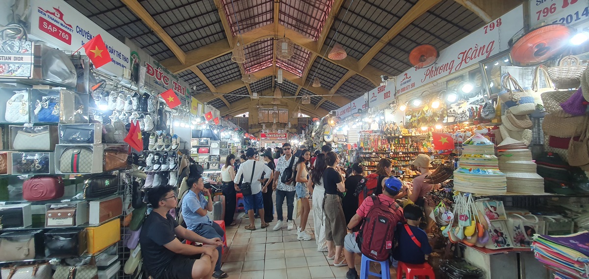 Chợ truyền thống TP.HCM: Nơi nhộn nhịp, chỗ đìu hiu treo bảng 'cho thuê sạp' - 2