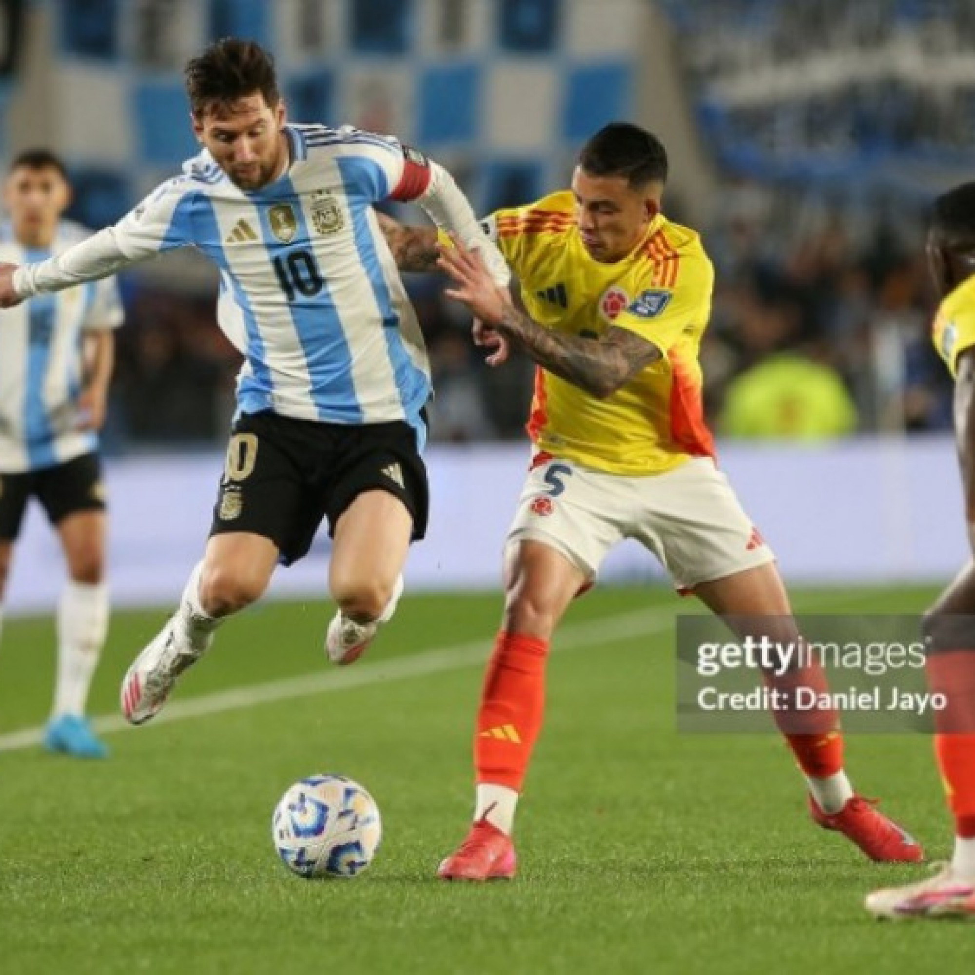  - Video bóng đá Argentina - Colombia: Sao Liverpool độc diễn đẳng cấp (Vòng loại World Cup)