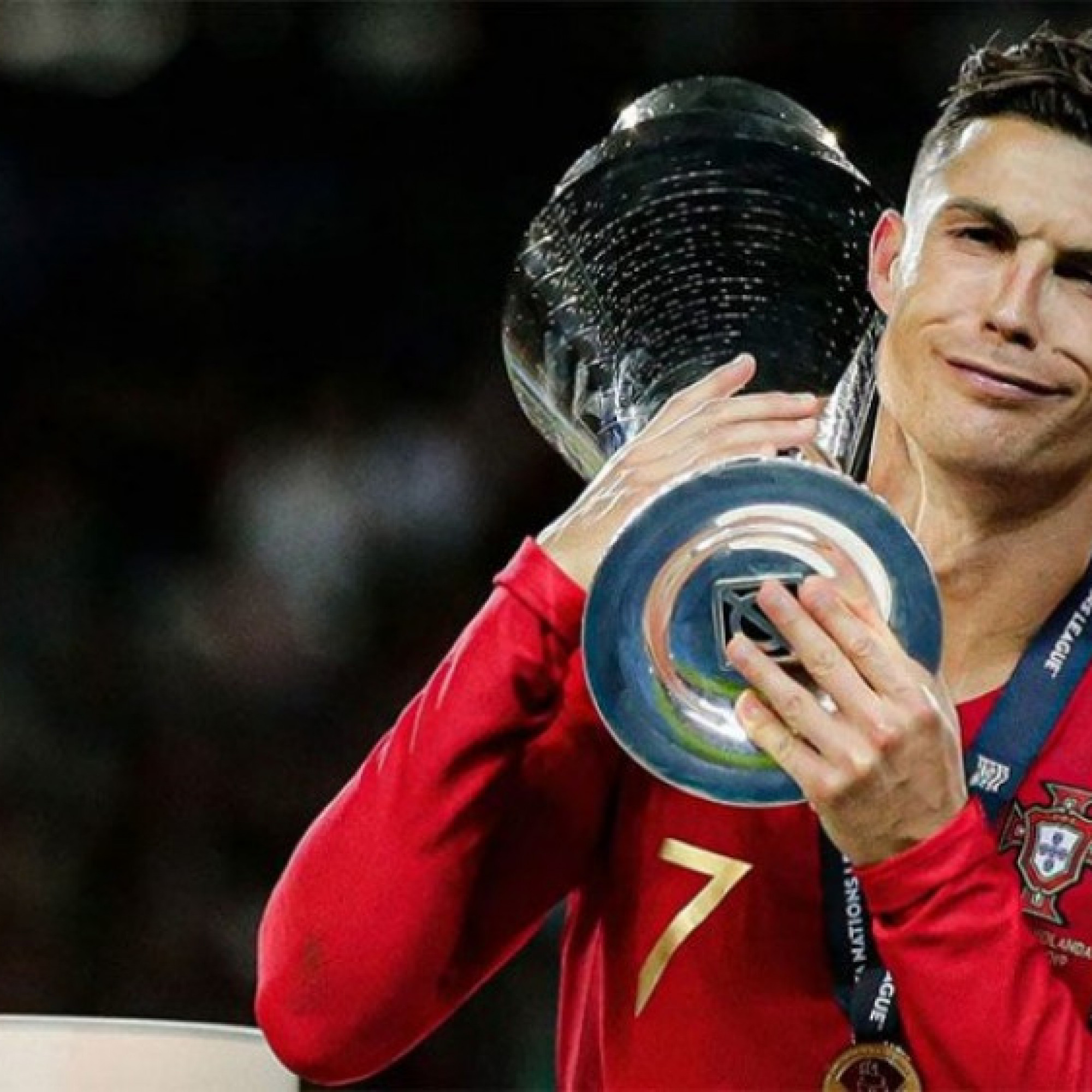  - Ronaldo vô địch Nations League, có nên giải nghệ trên đỉnh vinh quang?