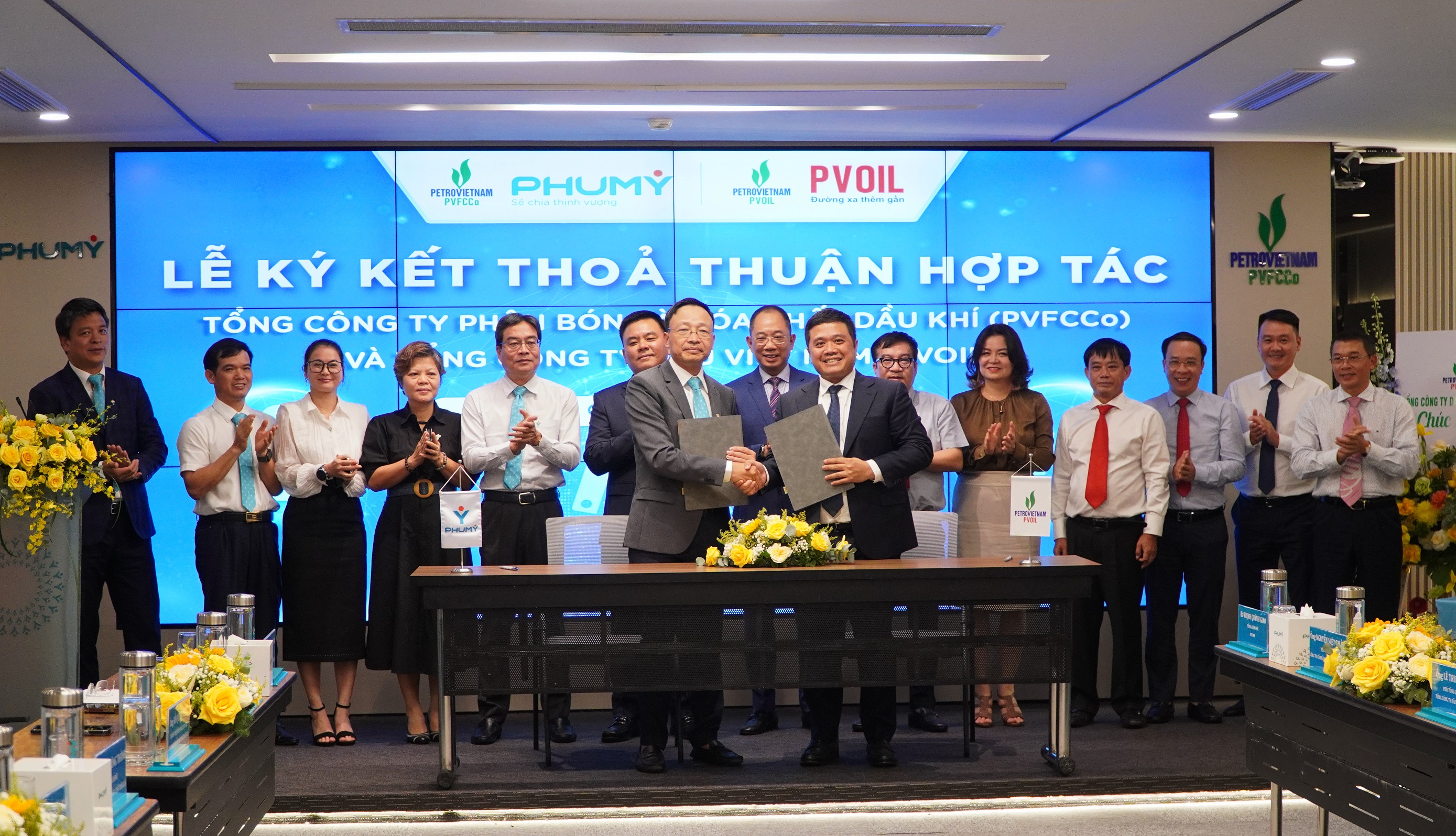 PVFCCo - Phú Mỹ và PVOIL ký kết thỏa thuận hợp tác trong lĩnh vực dịch vụ, thương mại và hóa chất - 1