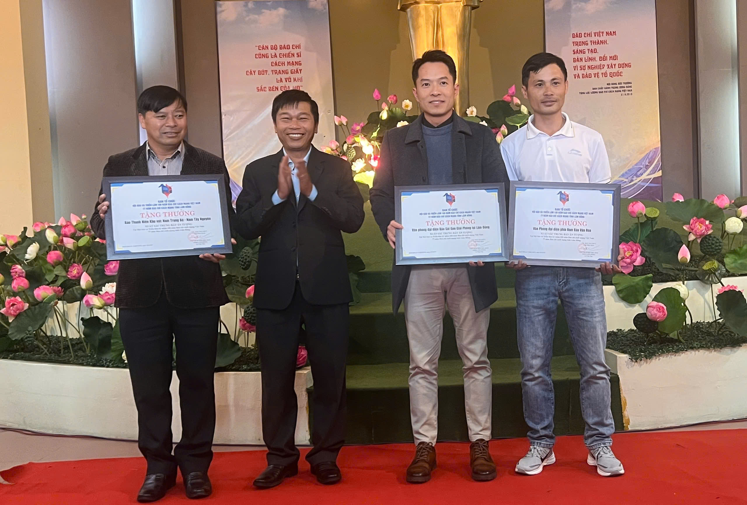 Triển lãm hình ảnh, kỷ vật về sự phát triển của báo chí Lâm Đồng suốt chặng đường dài - 2