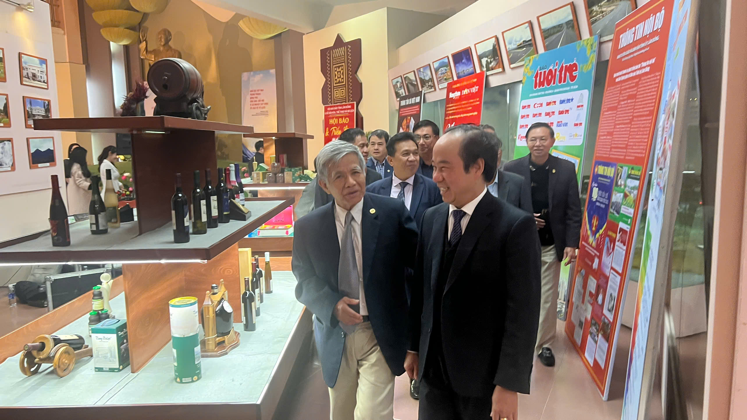 Triển lãm hình ảnh, kỷ vật về sự phát triển của báo chí Lâm Đồng suốt chặng đường dài - 8