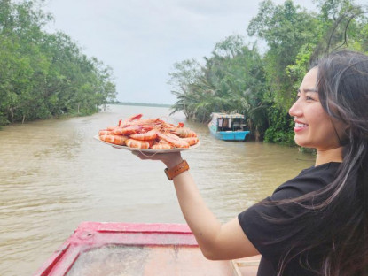  - Du khách thỏa thích check-in rừng thủy liễu ở "đảo ngọc xanh" Cù Lao Dung
