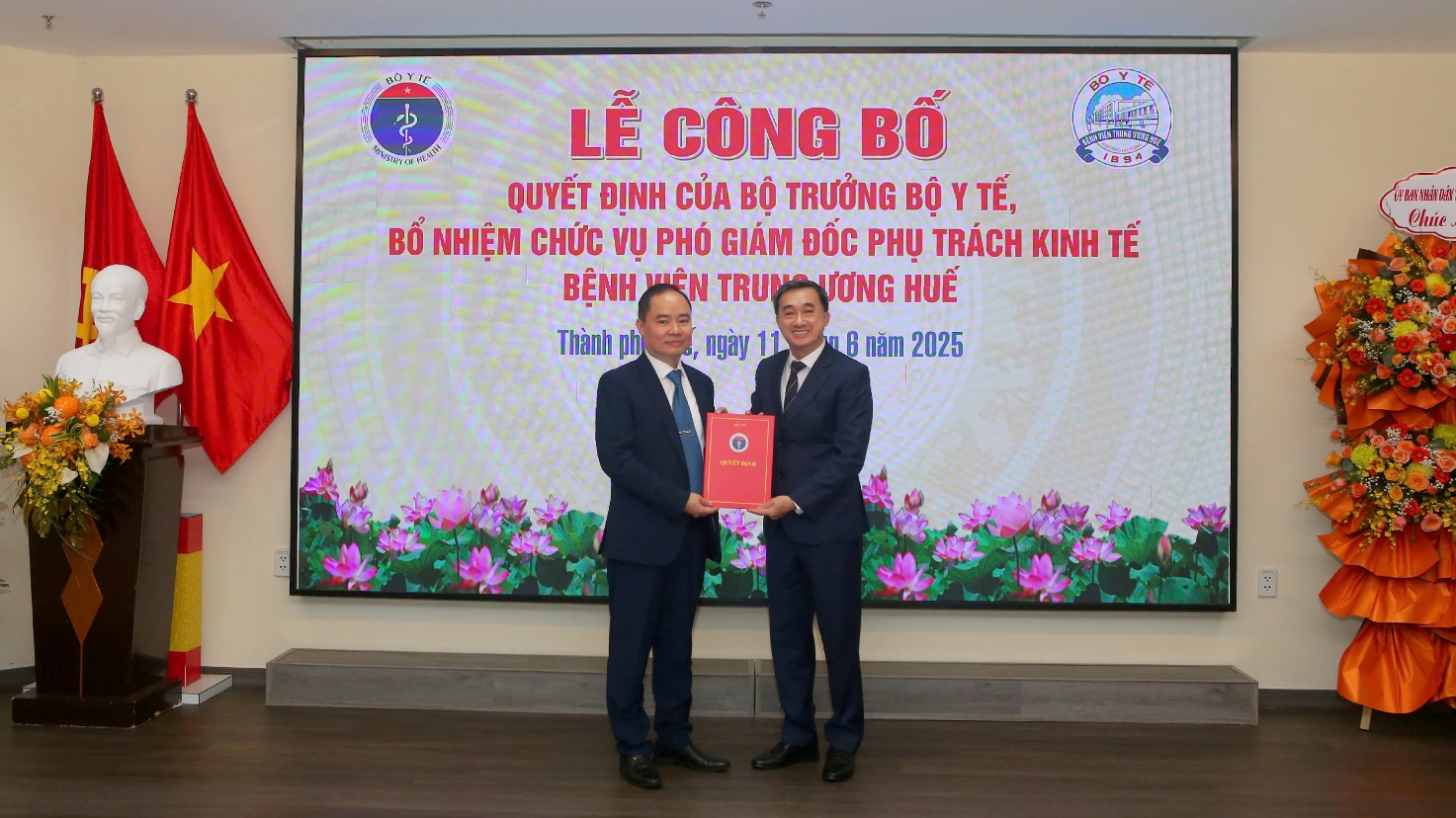 Bệnh viện Trung ương Huế có tân Phó Giám đốc - 1