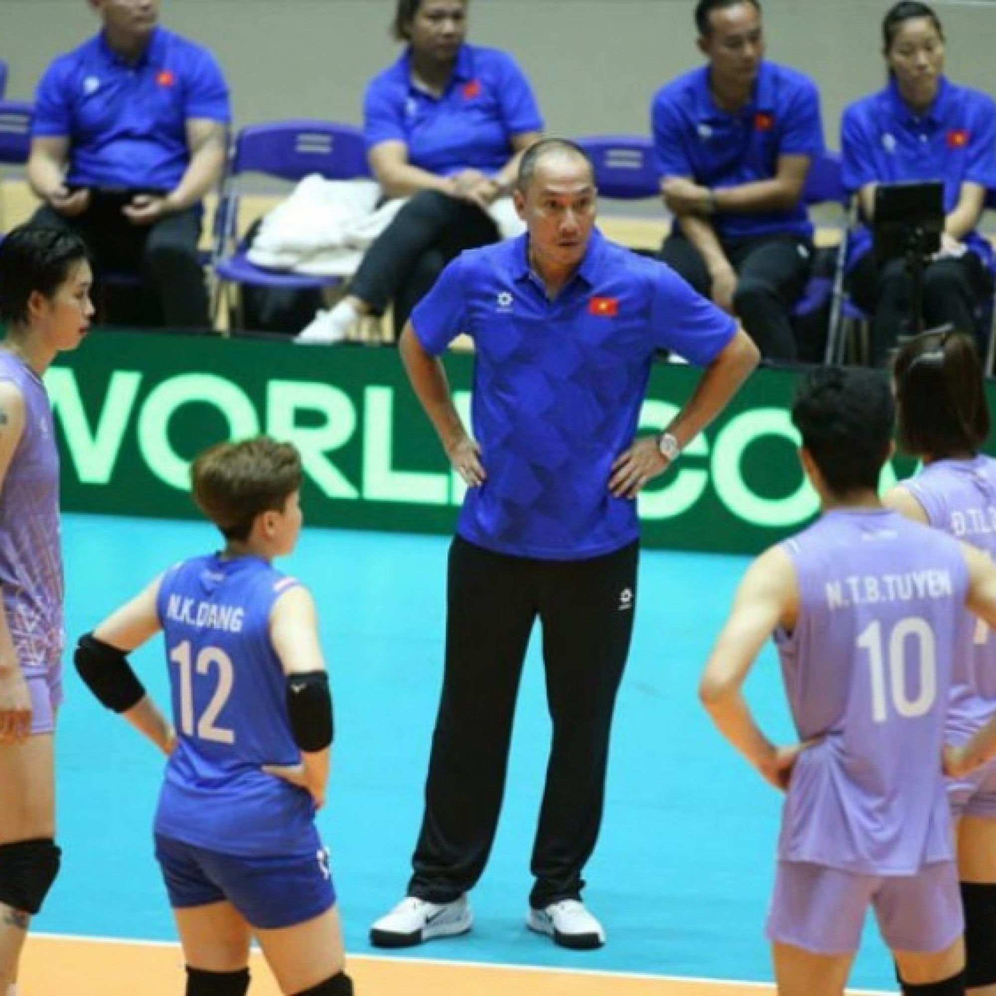  - ĐT bóng chuyền nữ Việt Nam vào chung kết AVC Cup, HLV Tuấn Kiệt chưa vui vì điều gì?