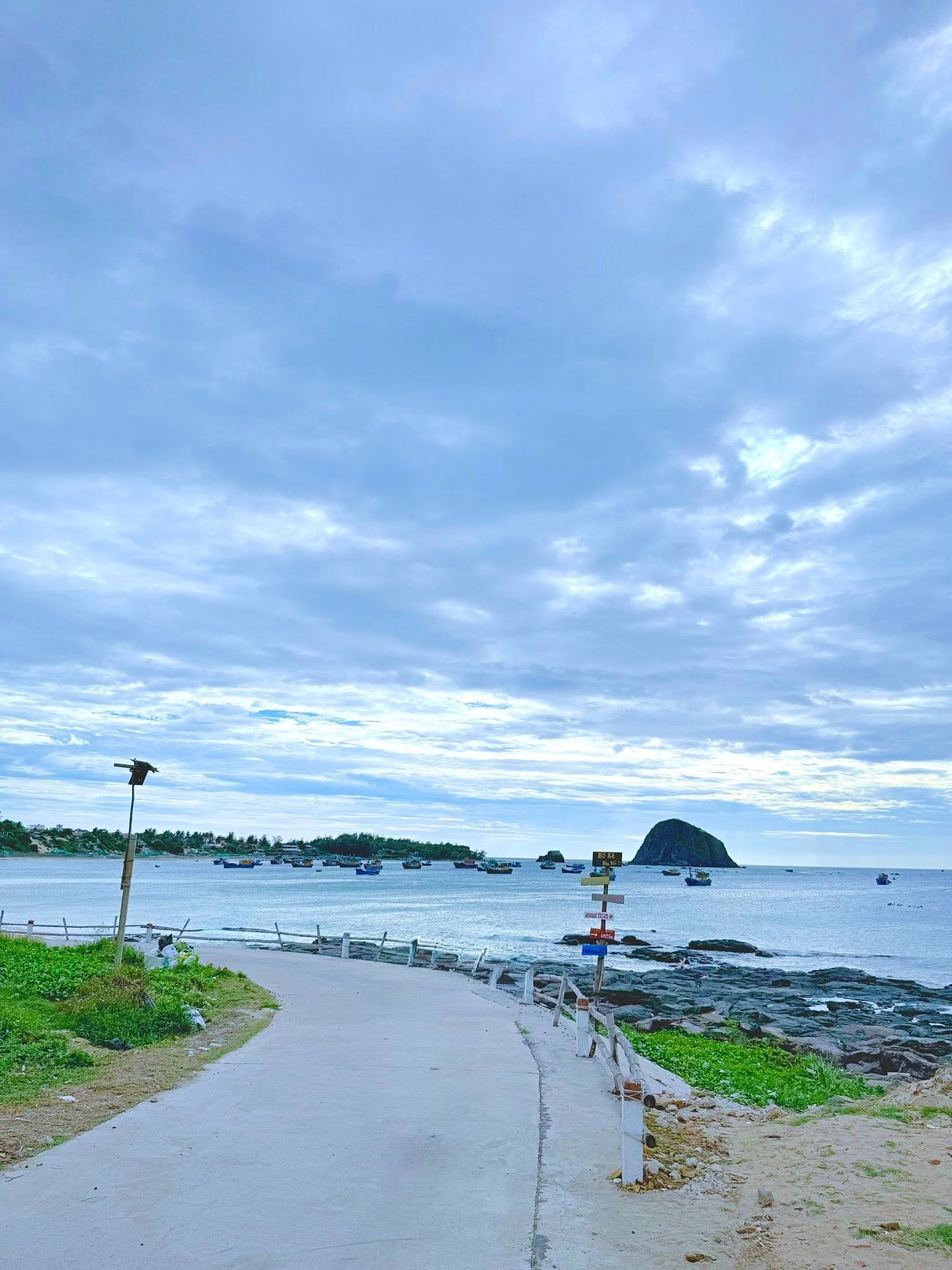 Ấn tượng với bờ biển dài và làng quê yên bình ở Phú Yên - 10