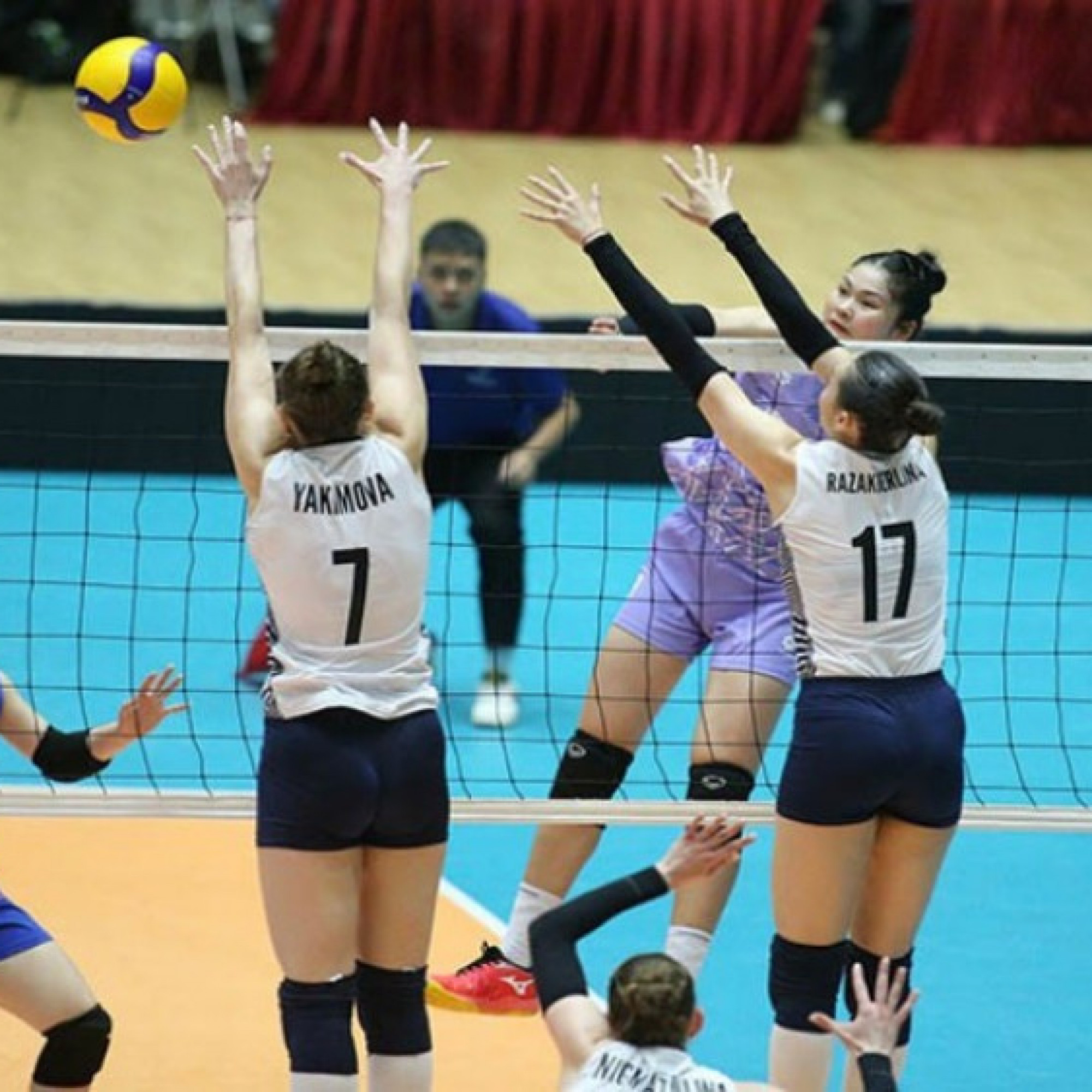  - Trực tiếp bóng chuyền nữ Việt Nam - nữ Philippines: Quyết giữ ngôi hậu (chung kết AVC Cup)