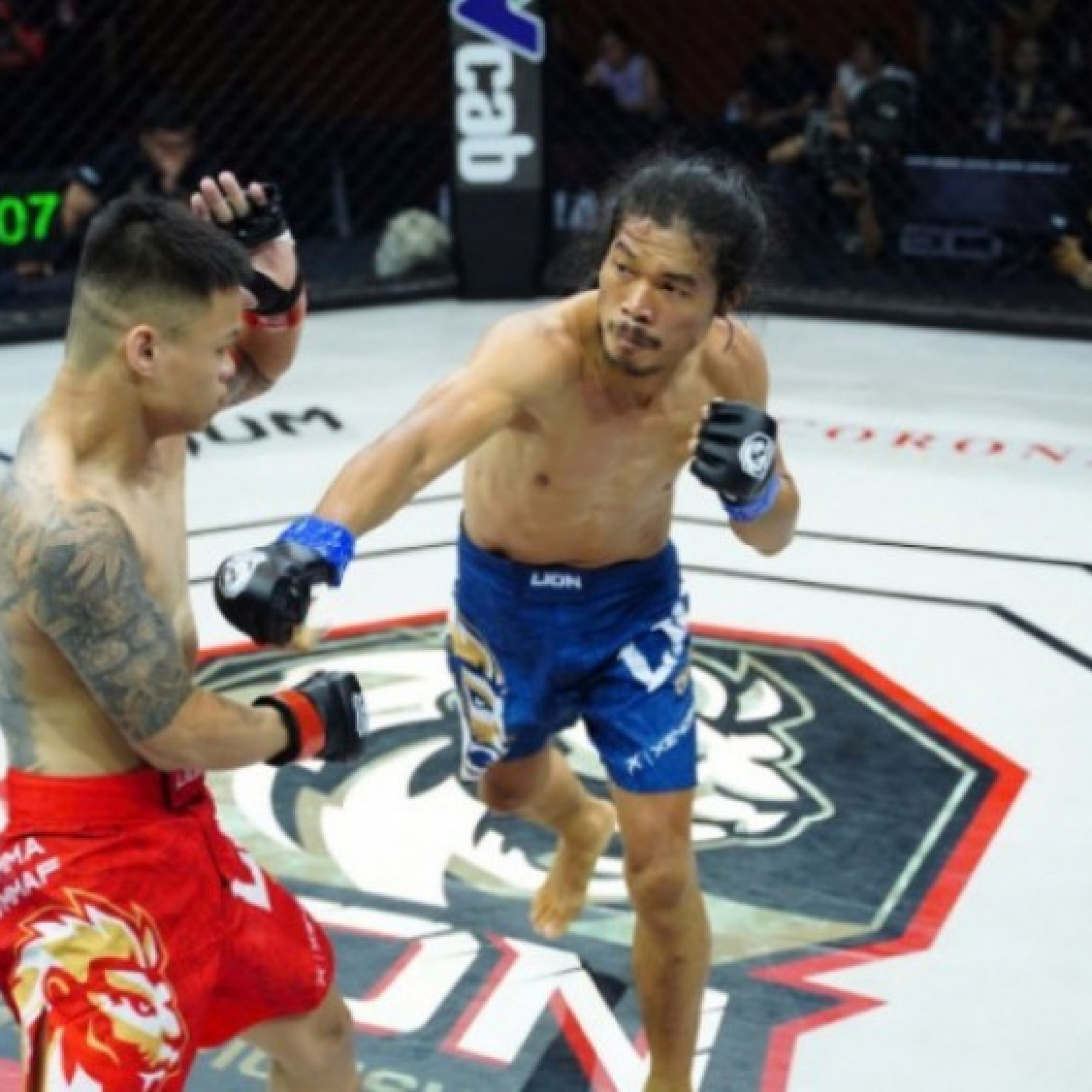  - "Kim Mao Sư Vương" thắng "Đầu bếp" Đình Khải theo nhịp đếm khán giả ở sàn MMA Việt