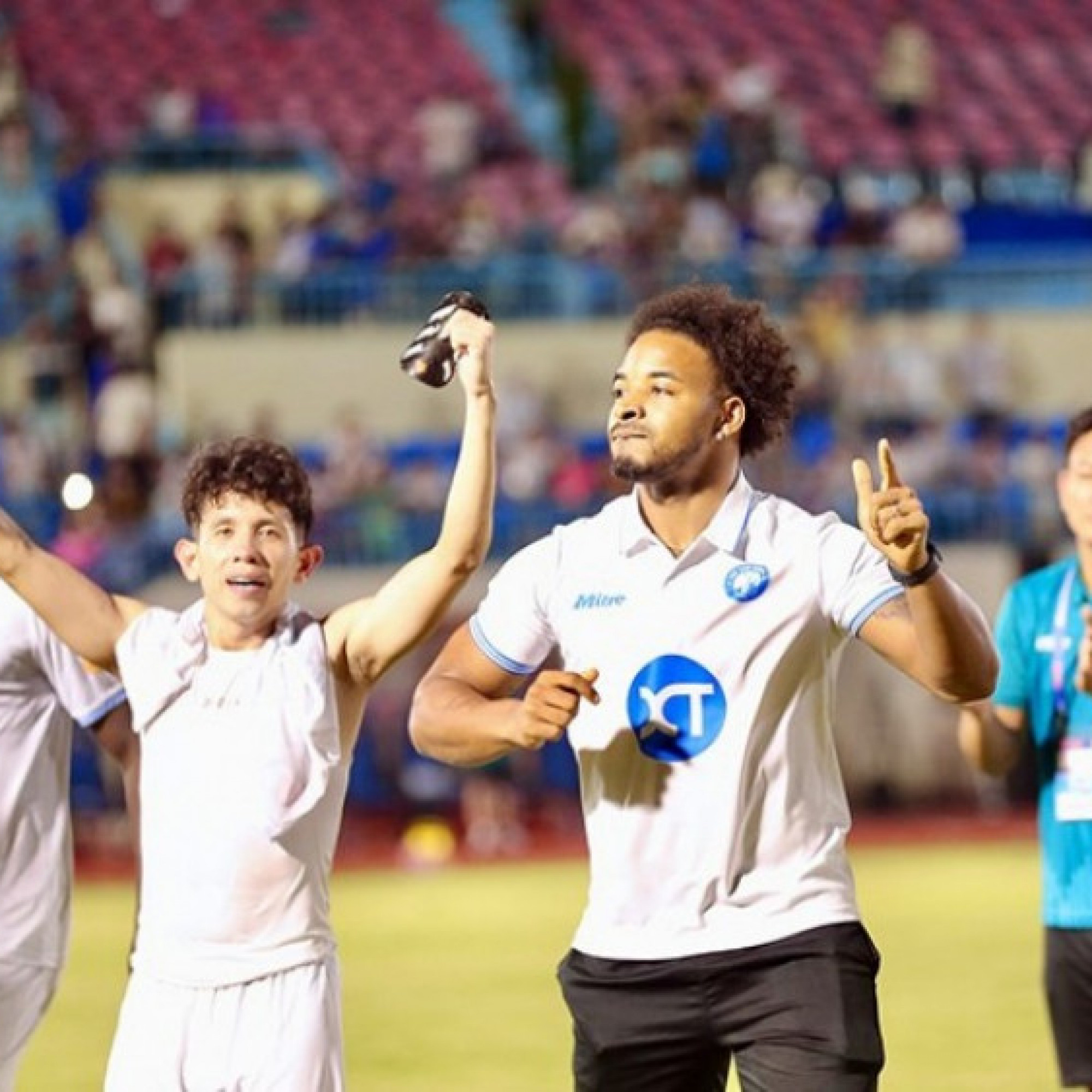  - Nam Định vô địch V-League lần thứ 2 liên tiếp, Xuân Son "quẩy" cực sung ăn mừng