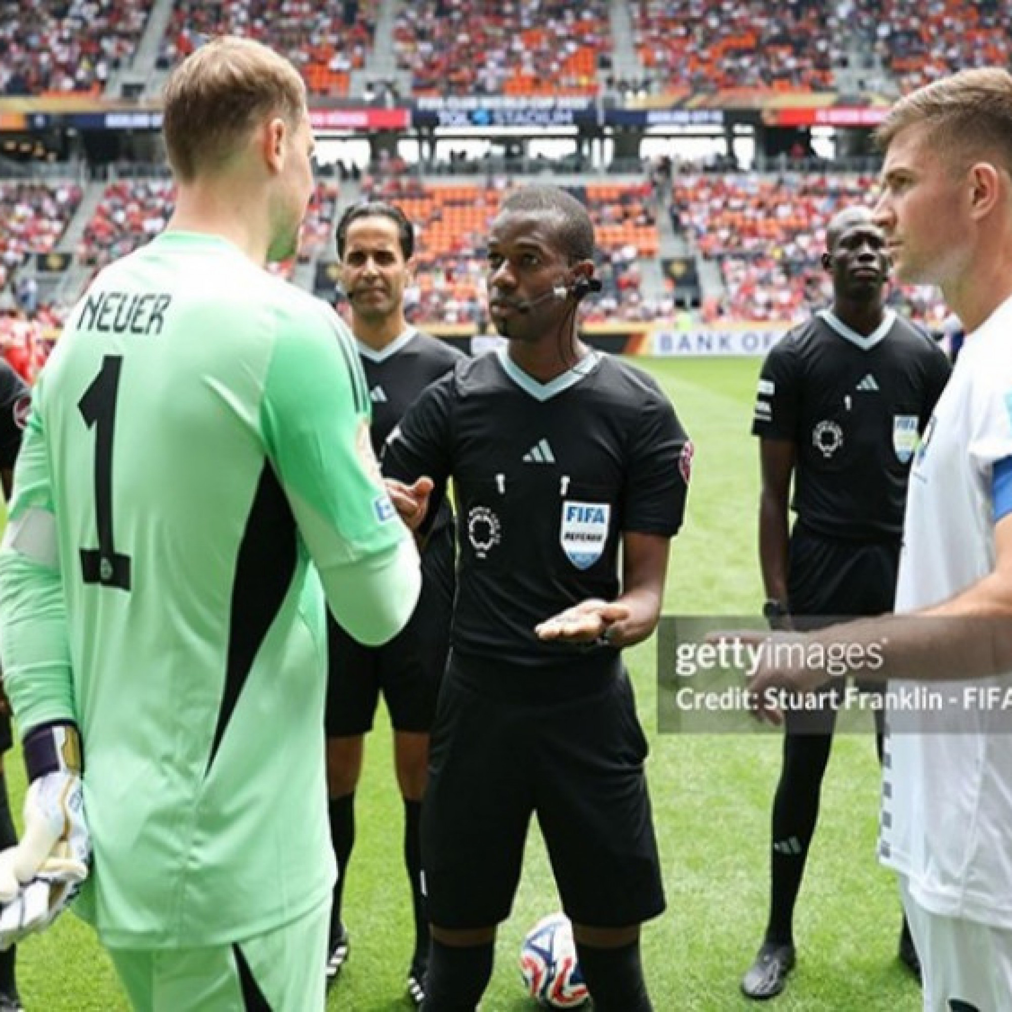  - Ngã ngửa Auckland City thua Bayern 0-10: Kém Nam Định 4.034 bậc, HLV xin nghỉ không lương
