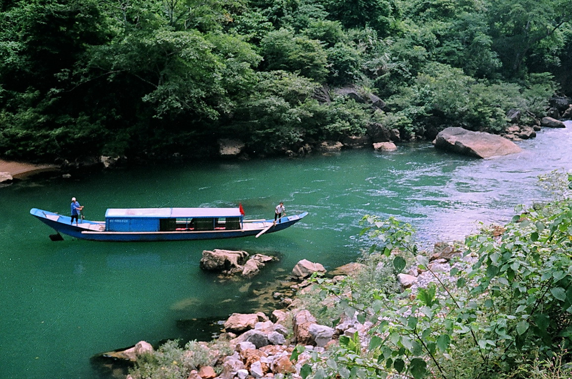 Mùa hè dạo thuyền trên sông Chày ở Phong Nha - Kẻ Bàng - 1