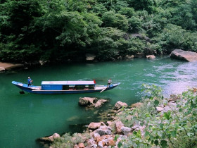  - Mùa hè dạo thuyền trên sông Chày ở Phong Nha - Kẻ Bàng