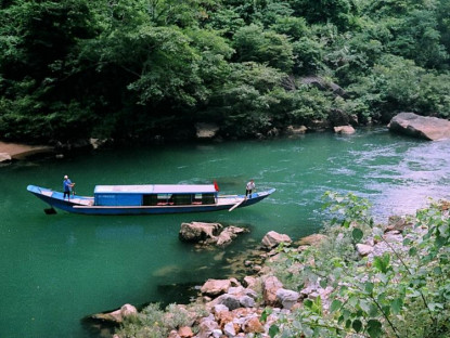  - Mùa hè dạo thuyền trên sông Chày ở Phong Nha - Kẻ Bàng