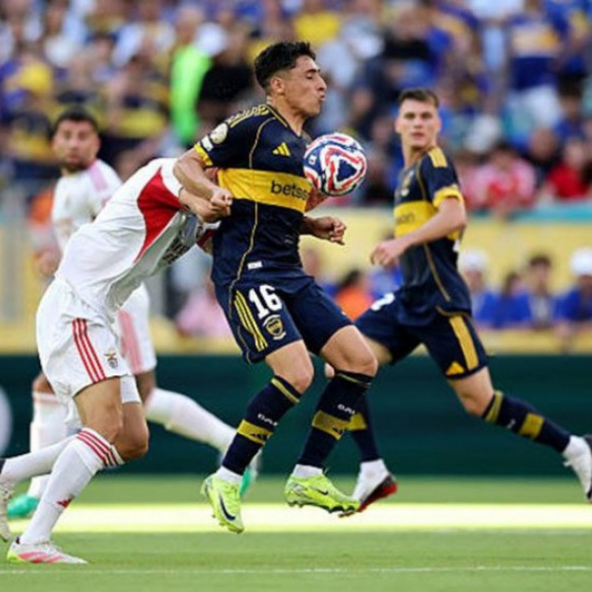  - Video bóng đá Boca Juniors - Benfica: 4 bàn, 2 thẻ đỏ & dấu ấn lão tướng (FIFA Club World Cup)