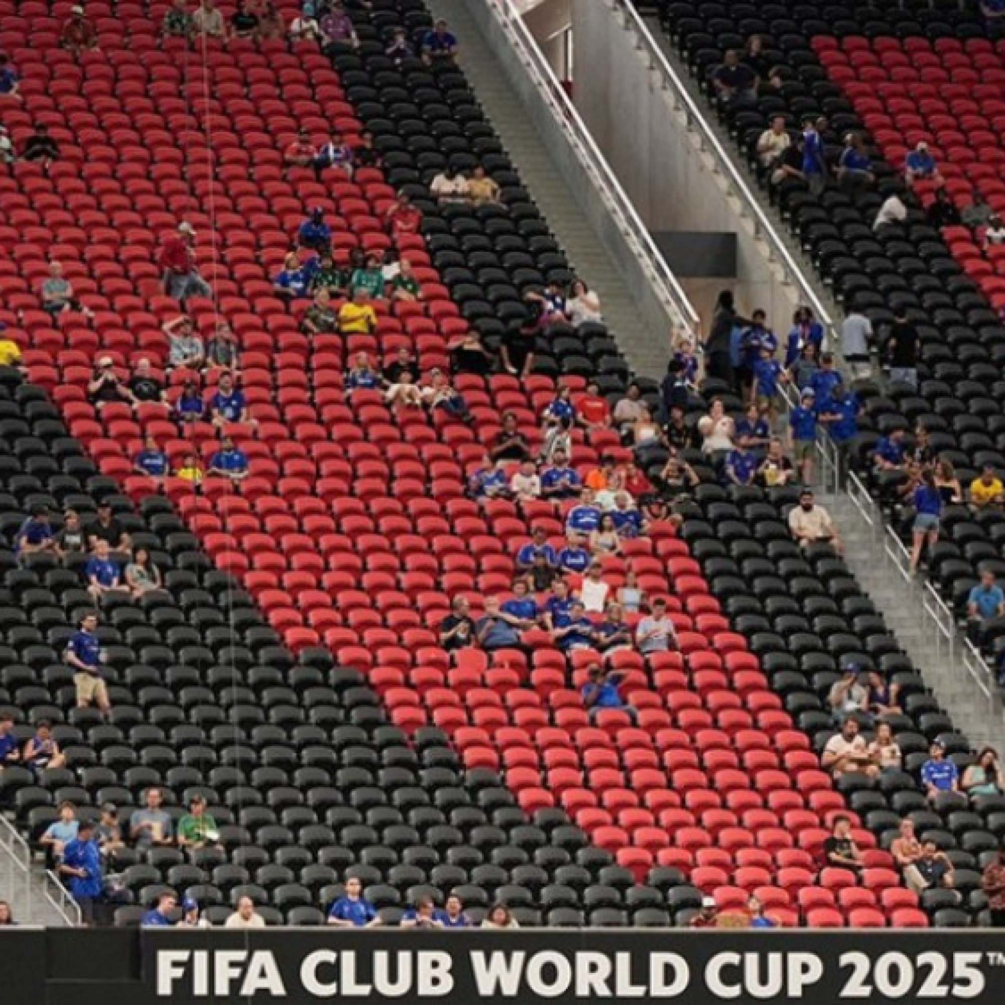  - Chelsea bị ngó lơ tại FIFA Club World Cup: 50.000 ghế trống, báo Anh chỉ trích FIFA