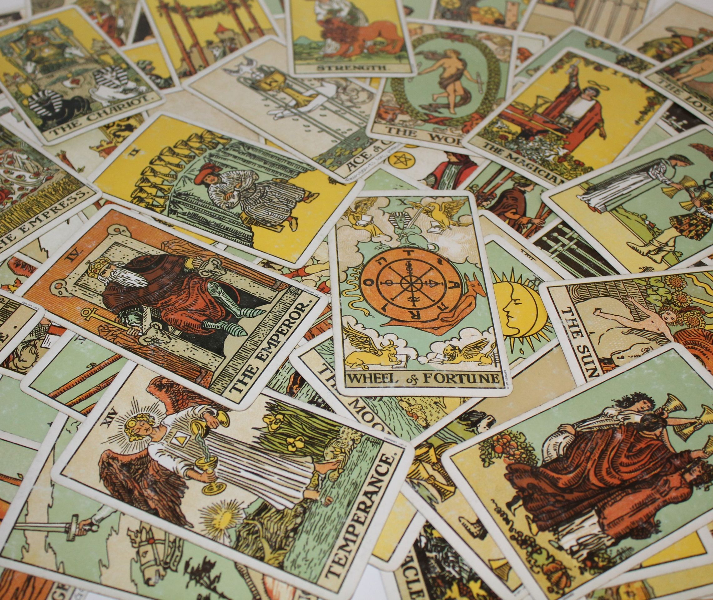 Thổi hồn Việt vào thế giới những lá bài Tarot huyền bí - 1
