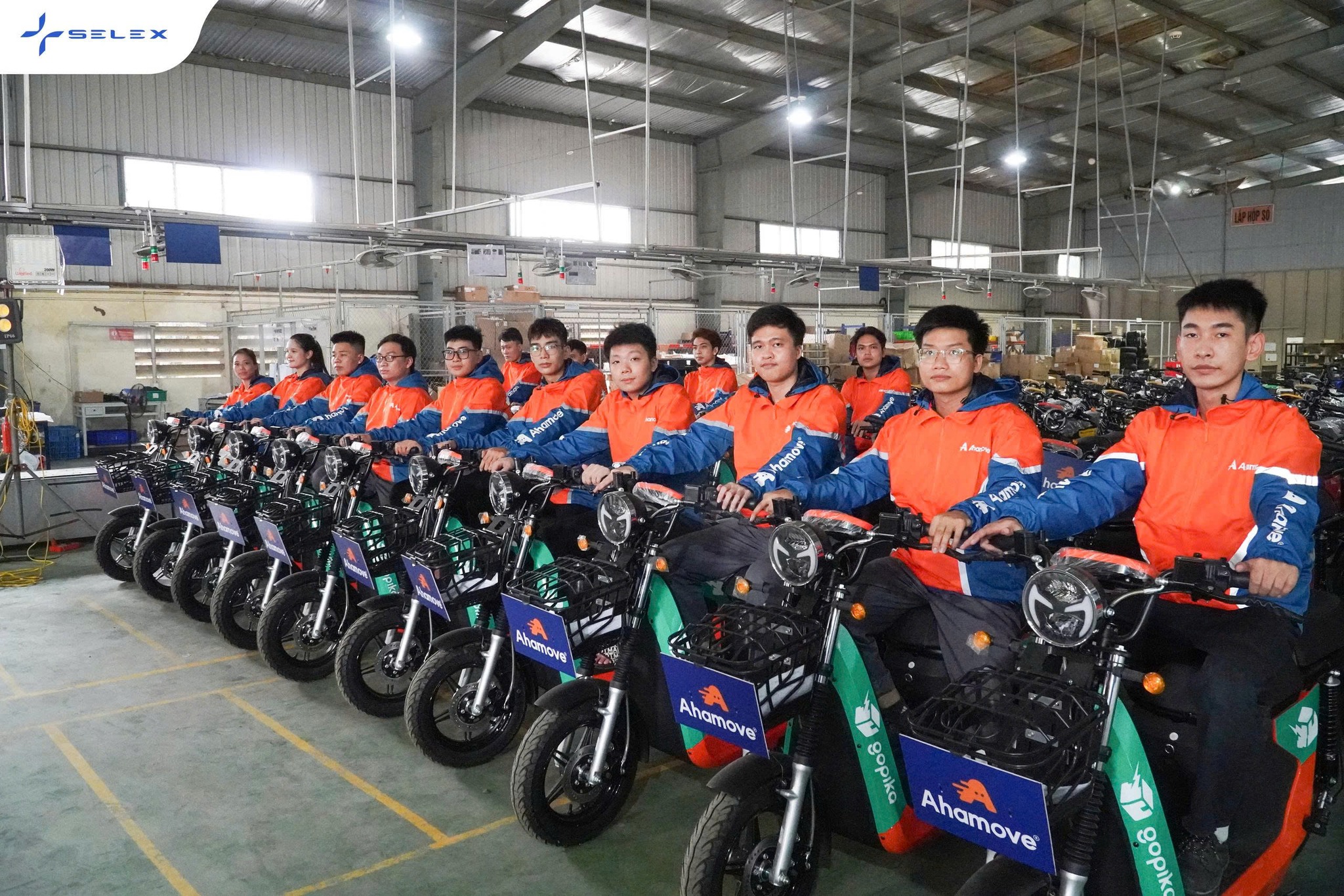 Ahamove triển khai 1.000 xe máy điện Selex, thúc đẩy xu hướng giao hàng xanh tại Việt Nam - 2