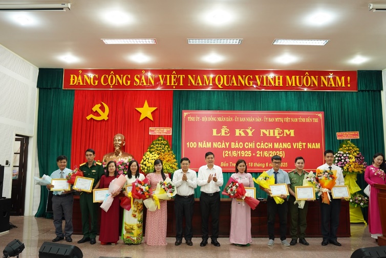 Bến Tre tổ chức kỷ niệm 100 năm Ngày Báo chí Cách mạng Việt Nam - 10
