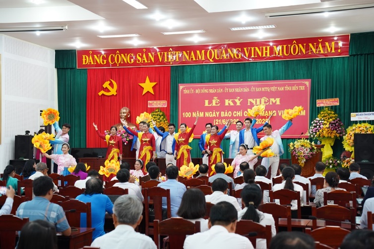 Bến Tre tổ chức kỷ niệm 100 năm Ngày Báo chí Cách mạng Việt Nam - 1