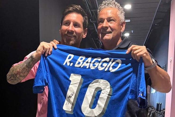 Tin mới nhất bóng đá sáng 18/6: Messi xúc động khi nhận được áo của Baggio - 1