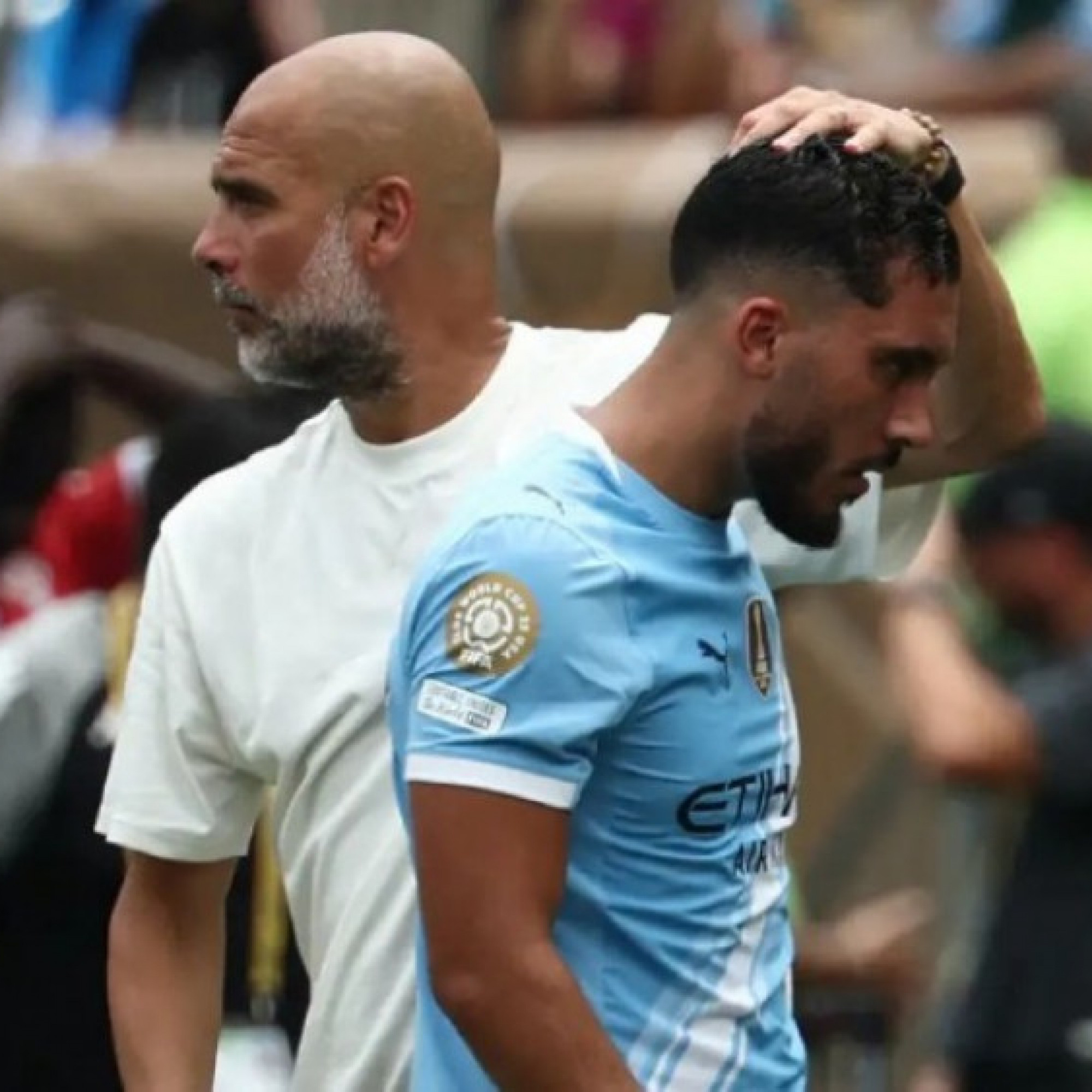  - Pep bức xúc vì sao Man City nhận thẻ đỏ, tuyên bố ẩn ý về tân binh Cherki