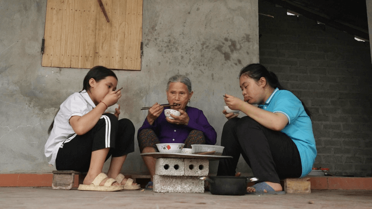 Tuấn Cry kể về tuổi thơ sớm mất cha, từng giận mẹ vì bận rộn công việc - 2